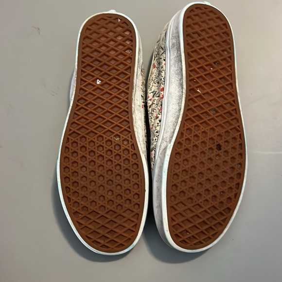 Vans - Picture 7 of 10